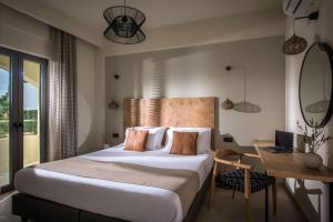 Cama ou camas em um quarto em Malena Hotel & Suites - Adults Only by Omilos Hotels
