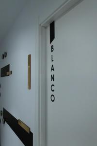 شهادة أو جائزة أو لوحة أو أي وثيقة أخرى معروضة في Apartamento Blanco hasta 6 personas