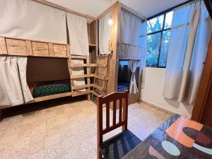 Postel nebo postele na pokoji v ubytování 13 Cielos Hostel & Coworking