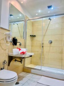 A bathroom at Santa Maria Accommodation