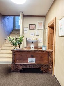 an office with a desk with a laptop on it at B&B at Kreativhaus Tirol in Weerberg