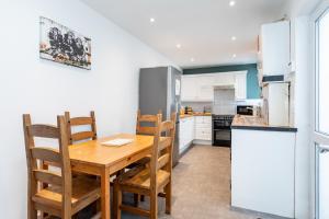 Kuchyň nebo kuchyňský kout v ubytování Castlereagh guest House