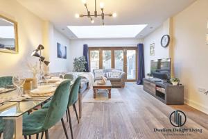 Et sittehjørne på Stylish 3Bedrooms 2 Bath in Harold wood Romford