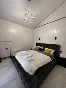a bedroom with a large bed in a room at Ехо Тростяну in Slavske