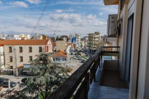 Nespecifikovaný výhled na destinaci Komotiní nebo výhled na město při pohledu z apartmánu