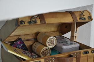 a wooden box with various items in it at La Maisonette - Centro storico in La Maddalena
