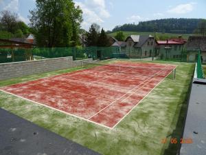 Tenis a/nebo squash v ubytování Penzion U vlka nebo okolí