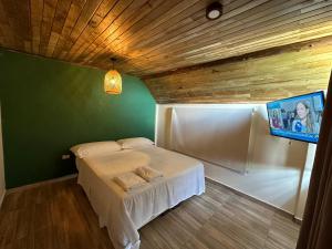 Tempat tidur dalam kamar di Chalet las Ceibas