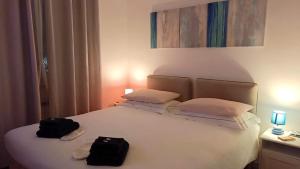 Postel nebo postele na pokoji v ubytování Rose Antiche Vatican B&B
