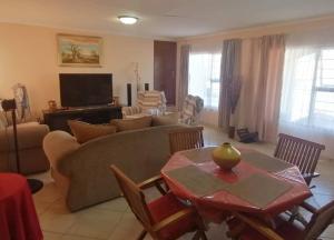 TV a/nebo společenská místnost v ubytování JJP SELF CATERING - Three bedroom house