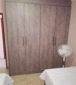 Postel nebo postele na pokoji v ubytování JJP SELF CATERING - Three bedroom house