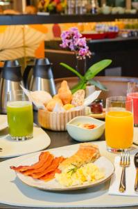 Možnosti snídaně pro hosty v ubytování Qoya São Paulo Paulista, Curio Collection by Hilton