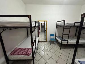 Postel nebo postele na pokoji v ubytování Hostal Zipolite Arteaga + 25 fotografií