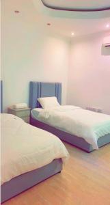 Habitación con 2 camas en una habitación en Alwaha-Appartement en Riad