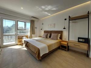 A bed or beds in a room at Sand and Sea
