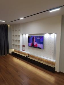 TV a/nebo společenská místnost v ubytování الجيزه شارع كليه الزراعه عماره ١٢