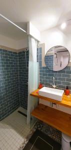 Koupelna v ubytování Studio pour jusqu'à 4 personnes proche de l'hôpital et du centre ville