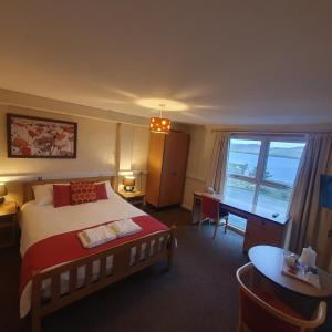 En eller flere senge i et værelse på The Brae Hotel