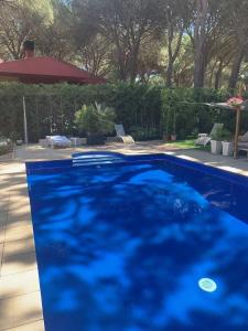 Poolen vid eller i närheten av Villa Lujosa con piscina privada 9x5