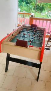Stolní tenis v ubytování Villa BEAUCI-TURLET nebo okolí