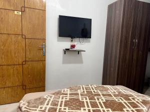 A bed or beds in a room at Giza pyramids view homestay