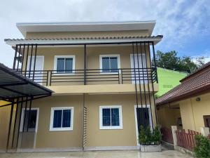 a house with a balcony on top of it at Banrimkhao(บ้านริมเขา)bangtao in Chalong 