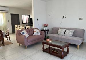 a living room with two couches and a table at Departamento climatizado excelente ubicación in Veracruz