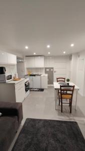 a kitchen and living room with a table and chairs at Bel appartement F2 entièrement rénové in Sélestat