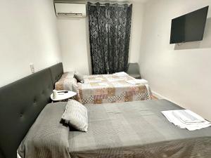 Postel nebo postele na pokoji v ubytování Hostal La Taberna