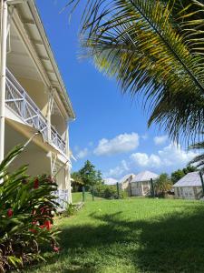 Zahrada ubytování Zabana Lodge, dans un jardin tropical avec piscine