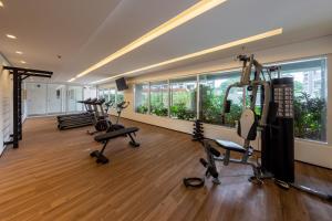 a gym with treadmills and ellipticals in a building at Charlie Panorama Butantã in São Paulo
