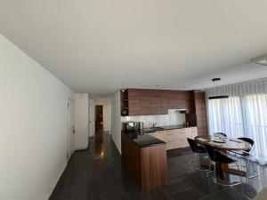 Kuchyň nebo kuchyňský kout v ubytování Center Park Apartment