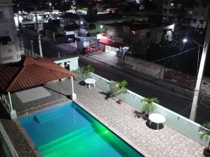 Vue sur la piscine de l'établissement Apartamento en Santo Domingo ou sur une piscine à proximité