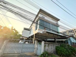 a house with a fence in front of it at 6Pax House 6mins walk BTS,15mins drive DMK airport in Bangkok