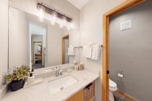 Et badeværelse på River Run Sanctuary