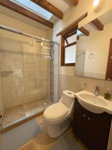 Ένα μπάνιο στο Casa Vida Villa de Leyva - 10 minutos caminando a plaza prinicipal