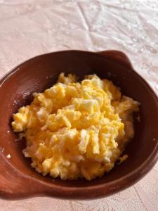 a bowl of macaroni and cheese on a table at Cabañas Rukaparra in Pinto