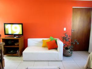 a living room with a white couch with colorful pillows at Encantador Departamento en Mendoza Domaine Laborde II in Mendoza