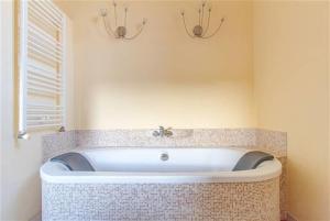 Gallery image of Charmante villa des années 30 in Abeiche