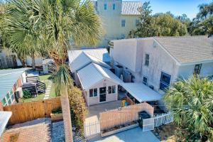 an aerial view of a house with palm trees at Mike's Place in Saint Simons Island