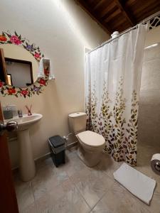 a bathroom with a toilet and a sink at Hotel La Sultana in Jardin