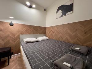 Ένα ή περισσότερα κρεβάτια σε δωμάτιο στο Apartament Dworcowa