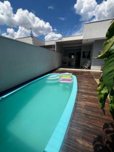 a swimming pool in the backyard of a house at Casa com Piscina em Maringá in Maringá