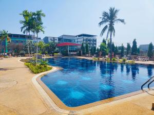 Bazén v ubytování Beach Seaview Jomtien-tub, projector, high speed Wi-Fi nebo v jeho okolí