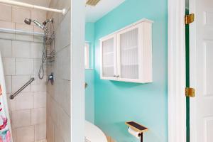 a bathroom with blue walls and a shower at Coastal Hideaway in Venice