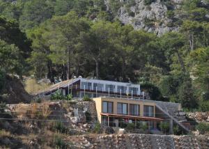 a house on the side of a hill at çiftlik tepesi pansiyon in Kumluca