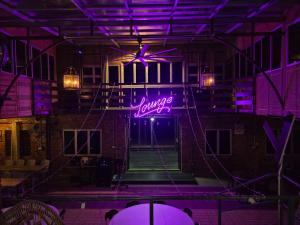 Imagine din galeria proprietății Heritage House Windcave Bar & Stay în Bau