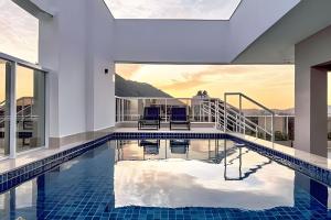 a swimming pool with a view of a house at Nosso Apê 915: Central | Academia | Piscina NA0714 in Juiz de Fora