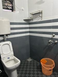 a bathroom with a toilet and a sink at Yashovana Nature Stay Gokarna in Gokarna