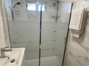 a bathroom with a shower and a sink at Charmant F2 avec terrasse de 25m² et parking, proche Thermes à Balaruc-les-Bains - FR-1-680-42 in Balaruc-les-Bains +6 photos